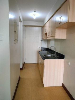Unfurnished 1 Bedroom Unit at Sheridan Towers for Rent