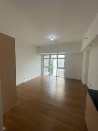 Semi Furnished Studio Unit in the Veranda at Arca South