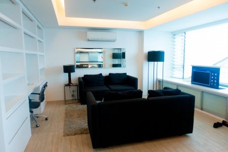 Fully Furnished 2 Bedroom in Alphaland Makati Place AMP41D