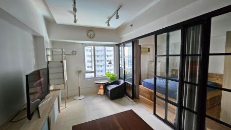 Beautifully Renovated 1BR with Pool View and 1 Parking Slot