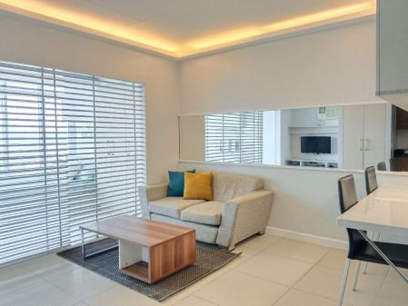 Studio Unit for Rent at Two Serendra Red Oak Tower Bgc