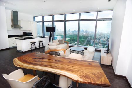 Premiere 1BR Unit at Trump Tower in Makati