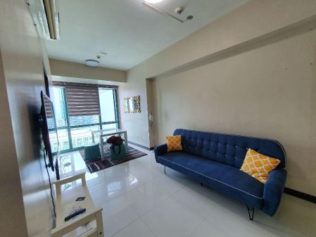 Fully Furnished 1BR Unit in 8 Forbestown Road Bgc for Rent