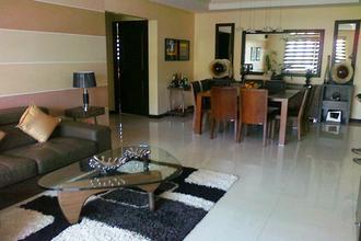 2 Bedroom with Balcony for Rent at McKinley Garden Villas