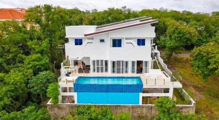Fully Furnished 6 Bedroom House at Alta Vista Residences