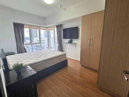 Fully Furnished 1 Bedroom Unit at Two Maridien for Rent