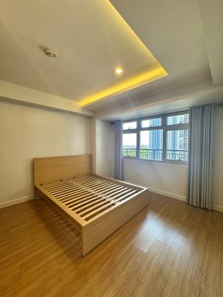 1BR Unit with Balcony in Verve Residences Tower 2 BGC Taguig