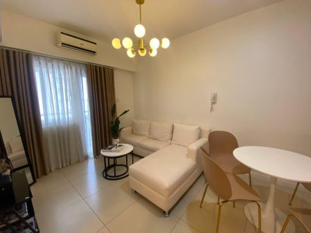Fully Furnished 1 Bedroom in the Vantage at Kapitolyo Pasig