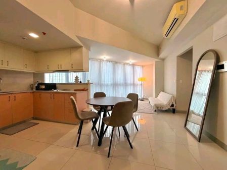 1BR Executive unit at Uptown Parksuites T2