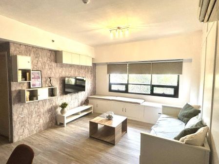 1 Bedroom Semi Furnished for Rent in Icon Residences