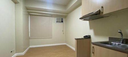 For Rent Studio Unit at the Grove by Rockwell