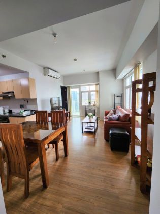Fully Furnished 1BR at Two Serendra Meranti
