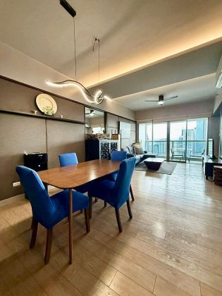 Luxury corner 1BR with Balcony for Lease at One Shangrila Place