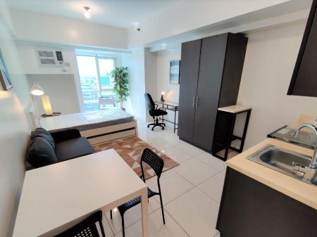 Fully Furnished Studio Unit at The Senta for Rent