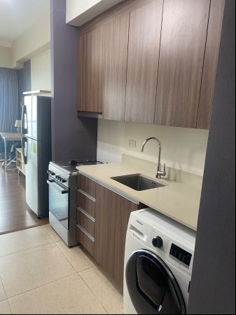 Studio Unit for Rent in Shang Salcedo Place 