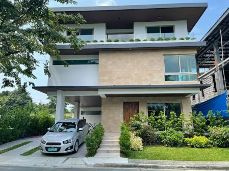 6BR Unfurnished House in Mckinley West Village for Rent
