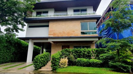 For Rent 6 Bedroom House in McKinley West Village