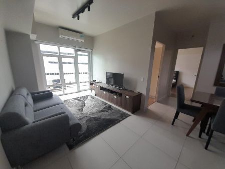 Fully Furnished 2 Bedrooms at Two Serendra Red Oak Bgc