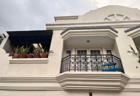 Unfurnished 4 Bedrooms Townhomes