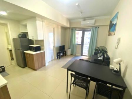 Fully Furnished 1 Bedroom Unit at The Vantage at Kapitolyo