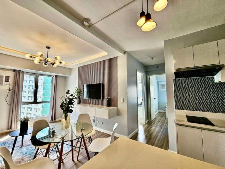 Furnished 2BR Corner Unit for Rent at Avida Towers Riala