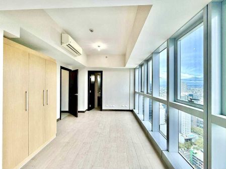 For Lease 3BR in Uptown Parksuites Tower 1 BGC