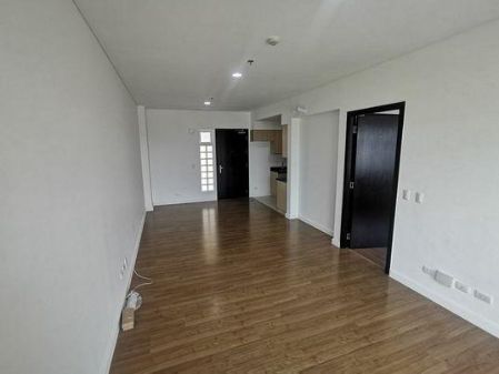 Unfurnished 1BR with Balcony for Rent in The Veranda Taguig