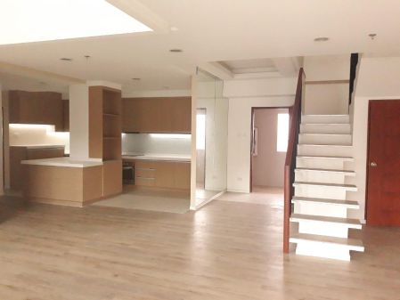 Newly Renovated 4BR Loft Penthouse at Vimana Verde Condo
