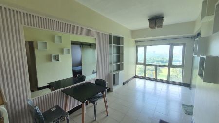 Fully Furnished 1 Bedroom Unit at Forbeswood Parklane for Rent