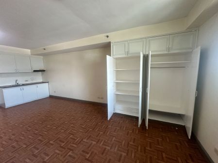Antel Seaview Towers Pasay Studio Unfurnished with Aircon