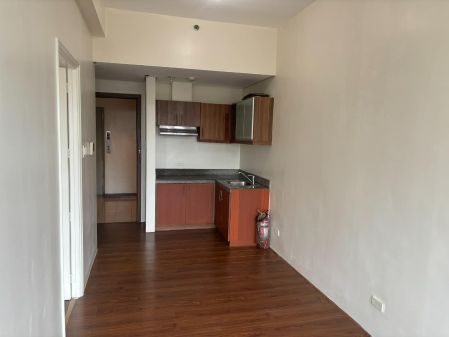 Unfurnished 1 Bedroom Unit for Lease at Riverview Mansion