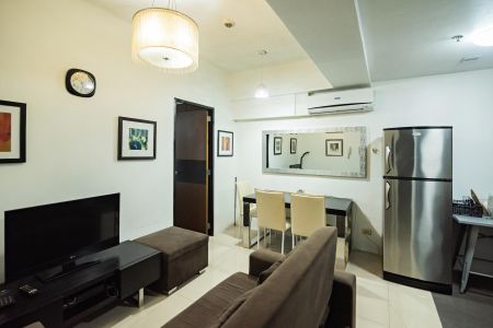 1 BR with a Balcony in Greenbelt Chancellor for rent Rada St., Le