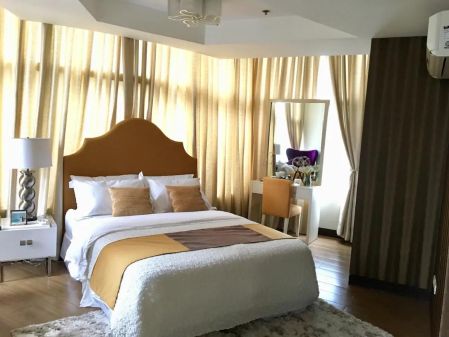 2 Bedroom Fully Furnished Condo for Lease at One Central Makati 
