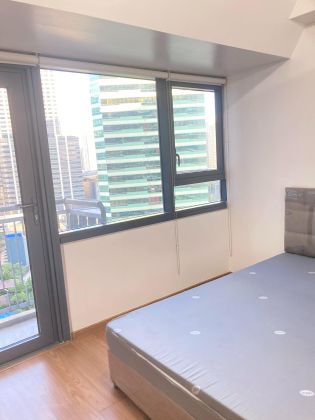 1BR with balcony Fully Furnished for Rent in The Rise Makati