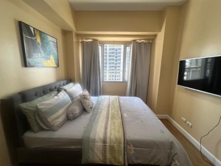 Two Maridien 1 Bedroom Fully Furnished Unit