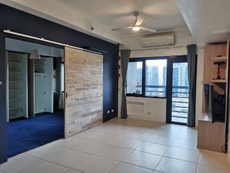 Semi Furnished 1BR for Rent in Icon Plaza BGC Taguig