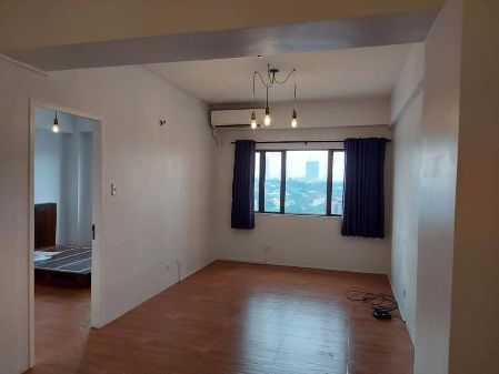 1Br Semi Furnished Renovated in One Orchard Road
