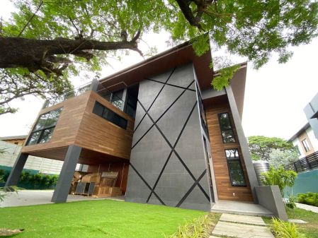 5 Bedroom House for Rent in Alabang