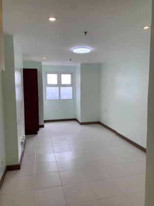 Unfurnished Studio with Parking for Rent in Victoria De Manila
