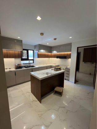Brand New Modern Tropical Estate for Lease   5 Bedroom Luxury Hom