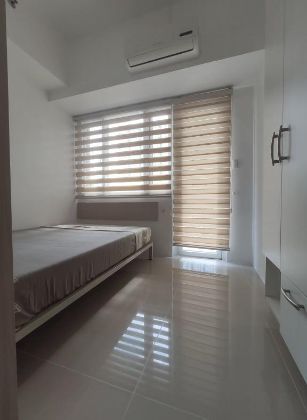 1BR for Rent with Balcony Fully Furnished View Swimming Pool