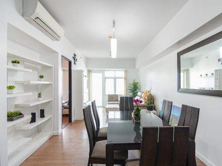 Fully Furnished 1BR Unit in Two Serendra Meranti