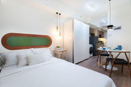 Fully Furnished Studio Unit at The Camden Place for Rent 