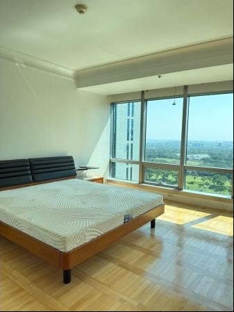 Semi Furnished 2 Bedroom unit in One Mckinley Place BGC