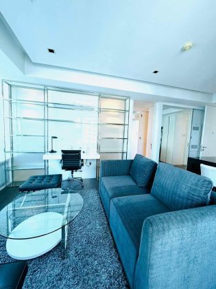 Condo for Lease  1 BR at The Alphaland Makati Place 