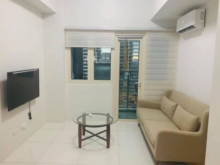 2 Bedrooms in Central Park West in Bonifacio Global City