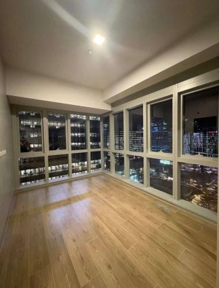 Uptown Arts Residence BGC 2BR Semi Furnished with Parking