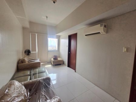 2 Bedroom Unit with Parking in One Wilson Square Greenhills