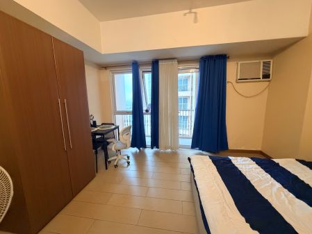 Fully Furnished Studio for Rent in Venice Residences Mckinley