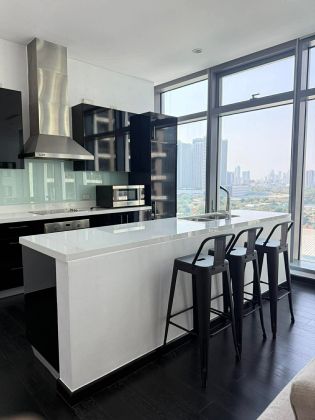 Grand 110 Sqm Luxury 1BR with Parking Designer Interior at Trump